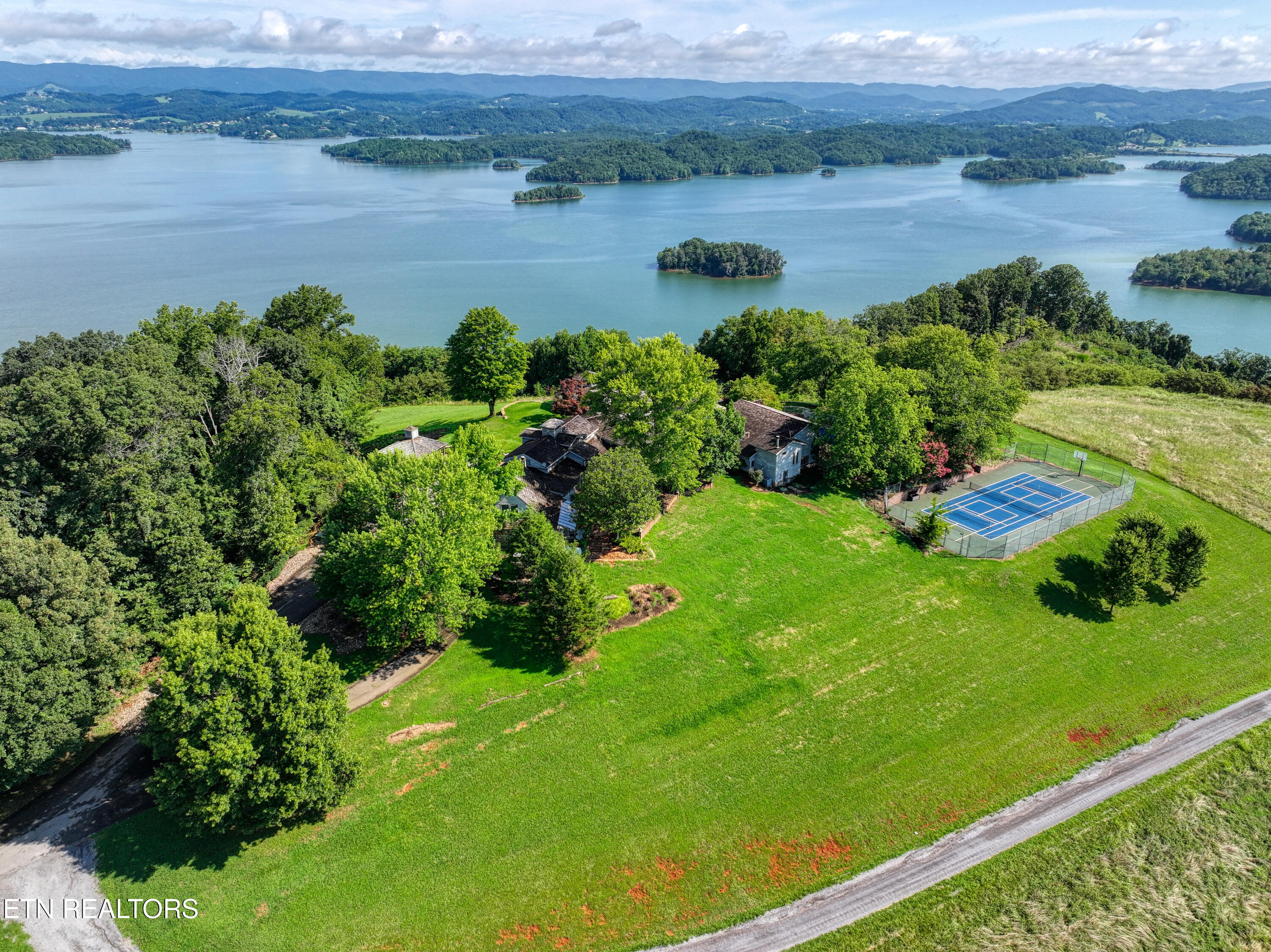 2447 Starboard Crest Road Morristown, TN 37814 - Photo 40 of 54 DJI_20240726003855_0011_D_2