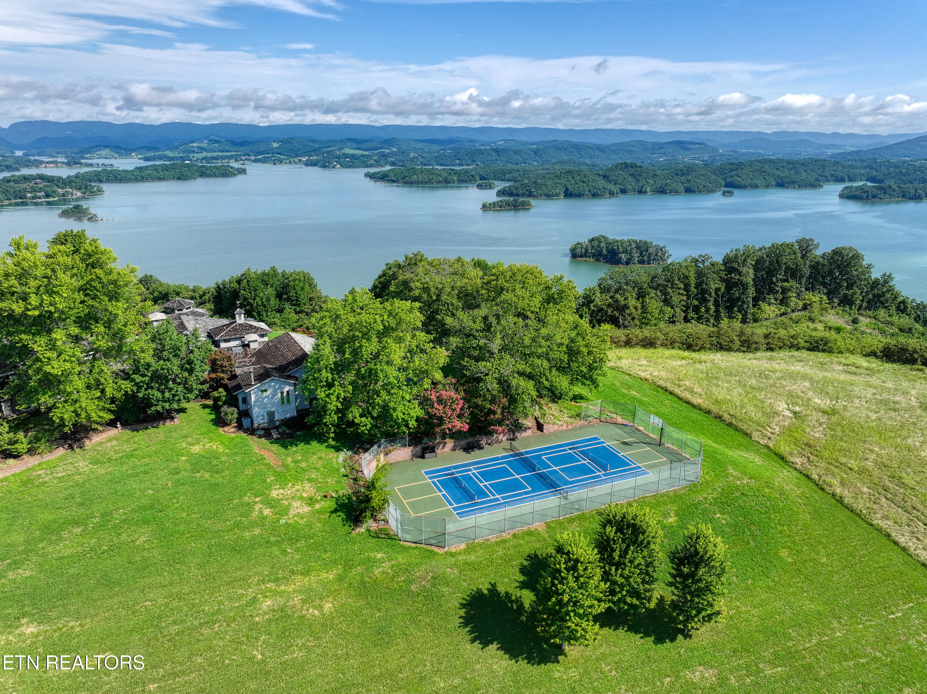 2447 Starboard Crest Road Morristown, TN 37814 - Photo 44 of 54 DJI_20240726004247_0036_D_6