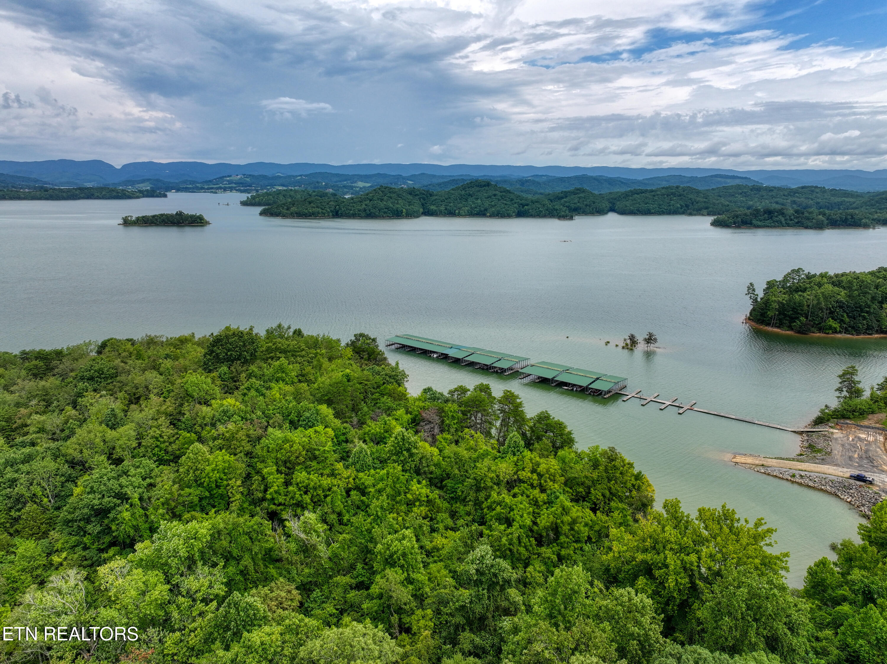 2447 Starboard Crest Road Morristown, TN 37814 - Photo 50 of 54 DJI_20240726020435_0152_D_26