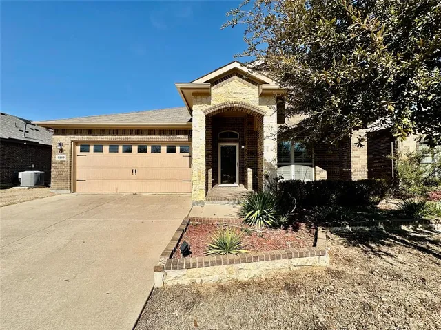 $2,500 | 5205 Glen Meadow Drive, Arlington, TX 76001