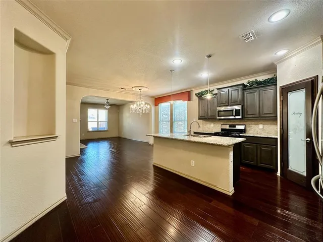 $2,500 | 5205 Glen Meadow Drive, Arlington, TX 76001