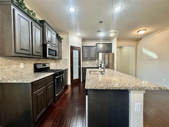 $2,500 | 5205 Glen Meadow Drive, Arlington, TX 76001