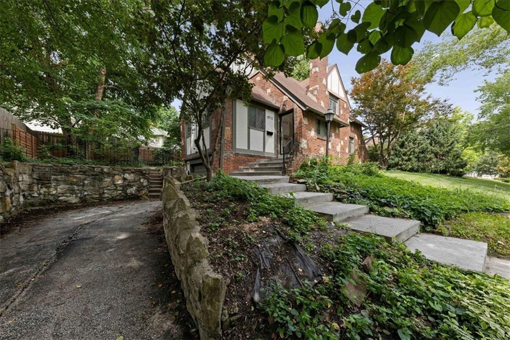 6712 Linden Road Kansas City, MO 64113 - Photo 2 of 42