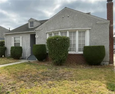 a view of a house with backyard and a garden