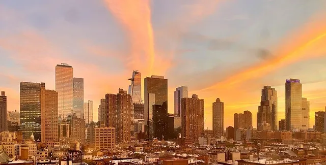 $888,000 | 350 West 50th Street, Unit 14C | Hell's Kitchen