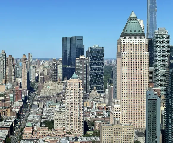 $888,000 | 350 West 50th Street, Unit 14C | Hell's Kitchen