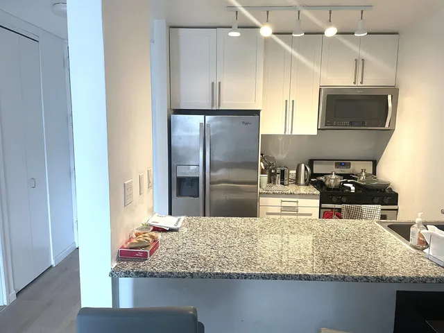 $888,000 | 350 West 50th Street, Unit 14C | Hell's Kitchen