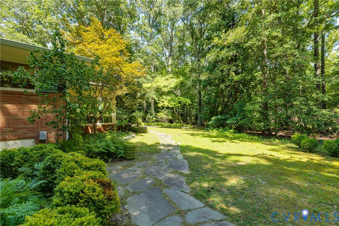 10475 Cherokee Road Richmond, VA 23235 - Photo 54 of 74 Expansive front yard featuring a flagstone pathway