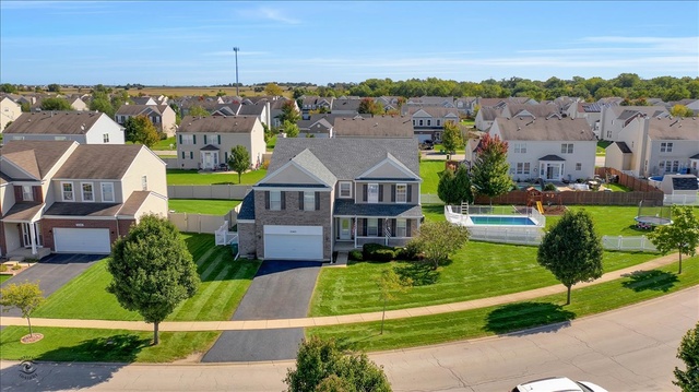 25405 Spring Street Manhattan, IL 60442 - Photo 3 of 36 an aerial view of a house with a yard