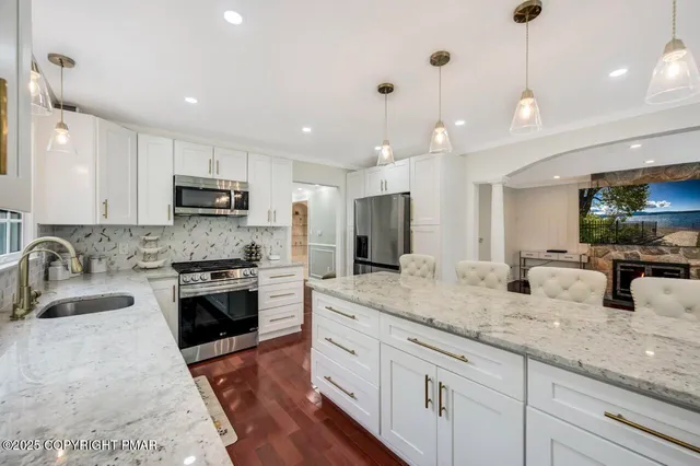 $659,900 | 155 Kimberleigh Court, East Stroudsburg, PA 18301