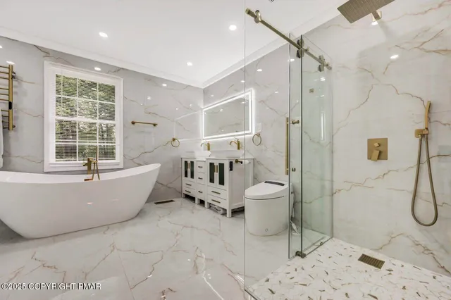 $659,900 | 155 Kimberleigh Court, East Stroudsburg, PA 18301