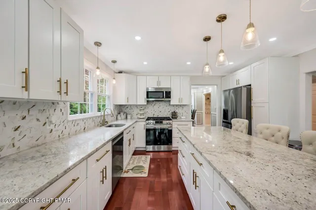 $659,900 | 155 Kimberleigh Court, East Stroudsburg, PA 18301