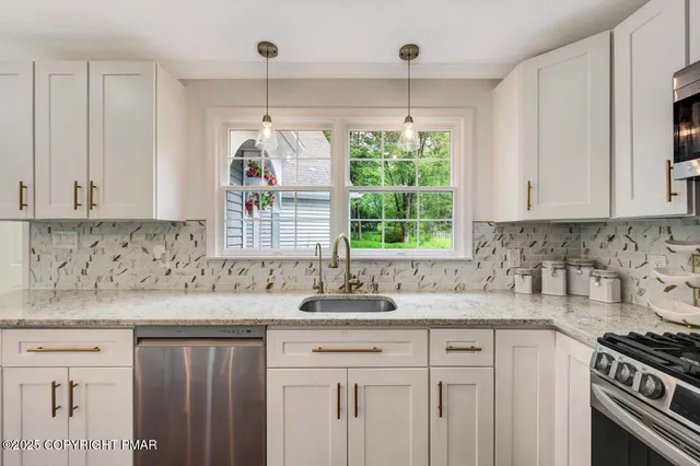 $659,900 | 155 Kimberleigh Court, East Stroudsburg, PA 18301