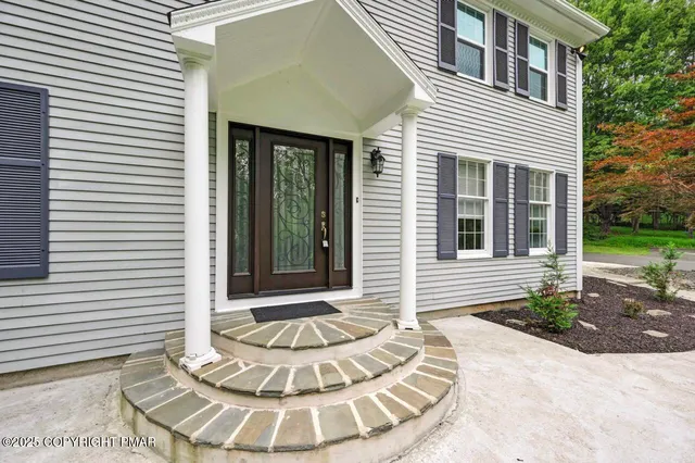 $659,900 | 155 Kimberleigh Court, East Stroudsburg, PA 18301