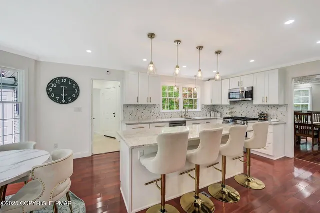 $659,900 | 155 Kimberleigh Court, East Stroudsburg, PA 18301