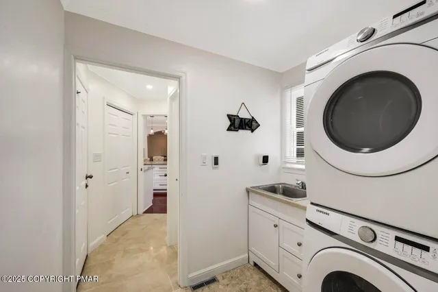 $659,900 | 155 Kimberleigh Court, East Stroudsburg, PA 18301