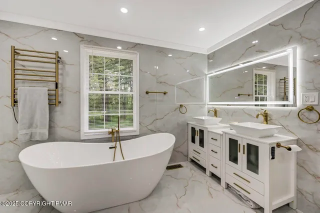 $659,900 | 155 Kimberleigh Court, East Stroudsburg, PA 18301