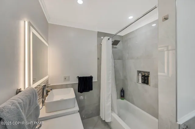 $659,900 | 155 Kimberleigh Court, East Stroudsburg, PA 18301