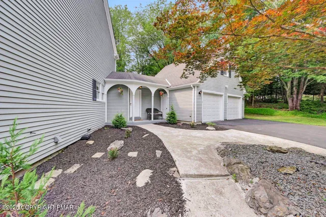 $659,900 | 155 Kimberleigh Court, East Stroudsburg, PA 18301