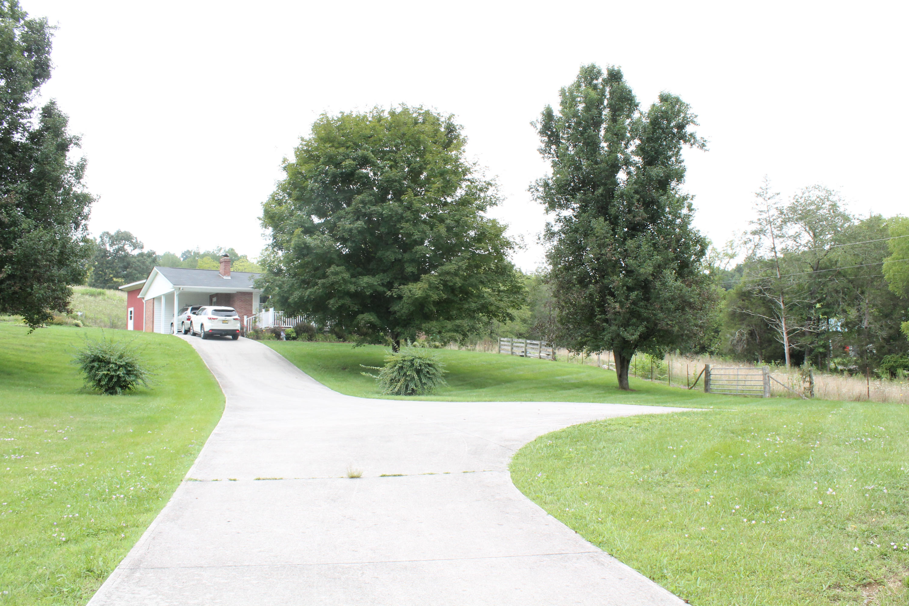 185 Hickory Valley Road Maynardville, TN 37807 - Photo 11 of 16 Concrete drive to home