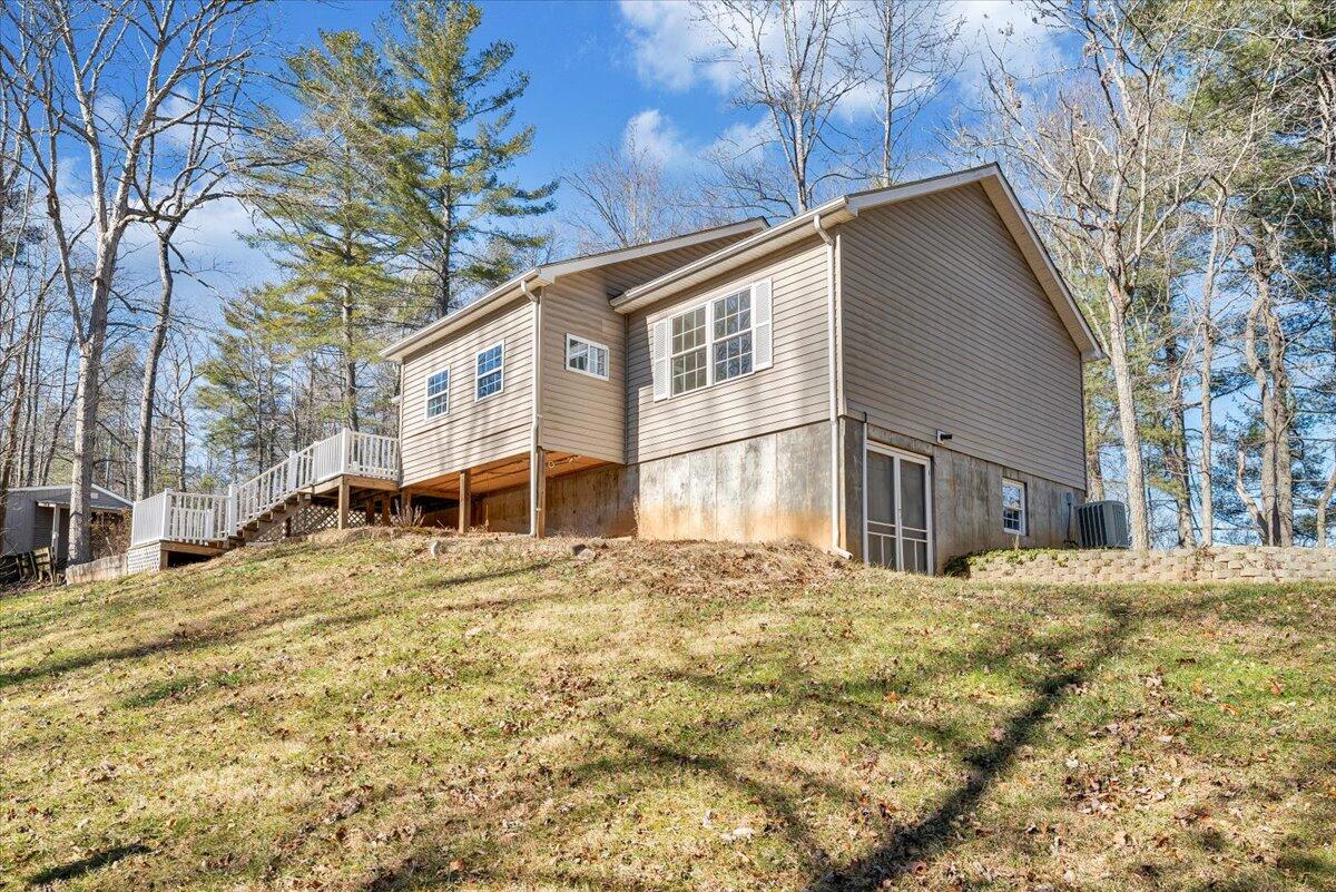 365 Isolane Road Callaway, VA 24067 - Photo 34 of 104 041-MIB03288