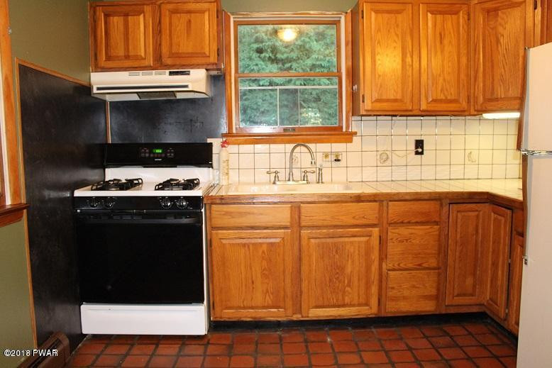 563 Huckleberry Road Newfoundland, PA 18445 - Photo 3 of 16