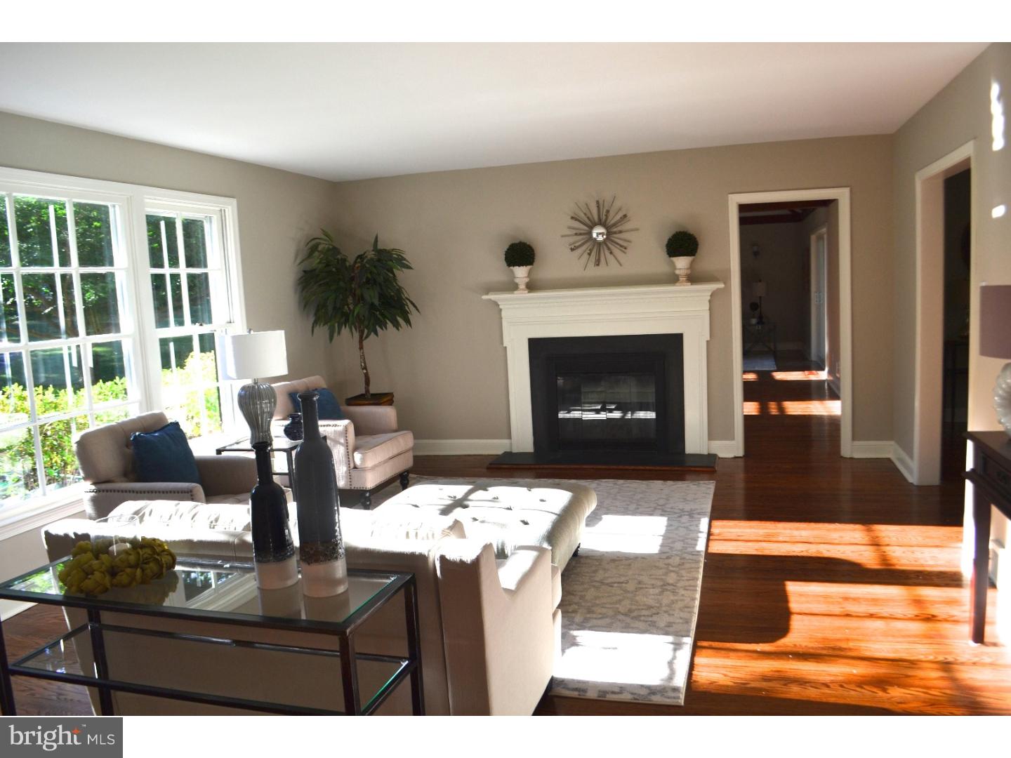 741 Woodcrest Road Wayne, PA 19087 - Photo 8 of 24 Living Room