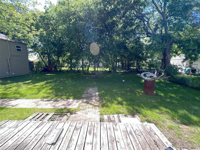 a view of a backyard with sitting area