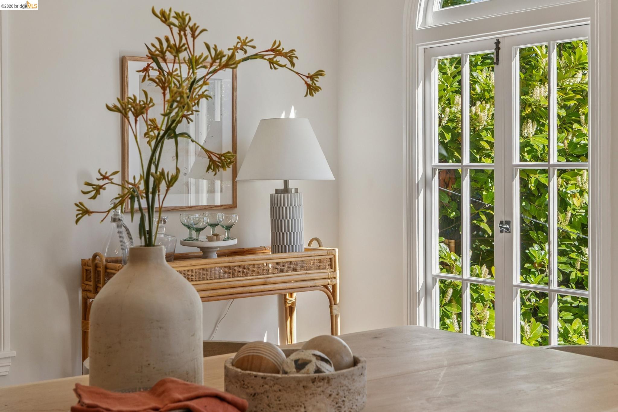 900 Rosemount Road Oakland, CA 94610 - Photo 25 of 59 a living room with furniture and a window