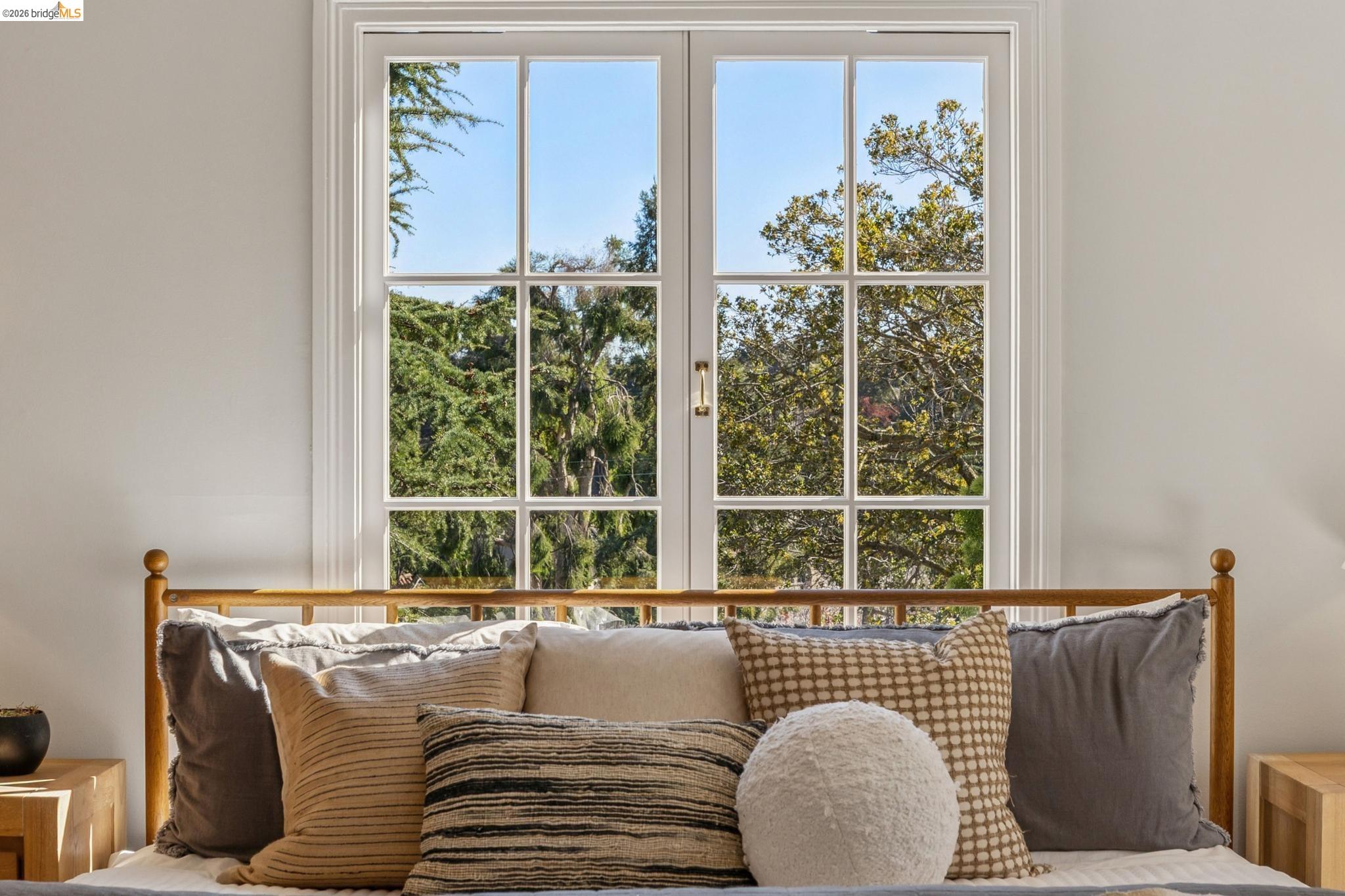 900 Rosemount Road Oakland, CA 94610 - Photo 45 of 59 a living room with furniture and a window