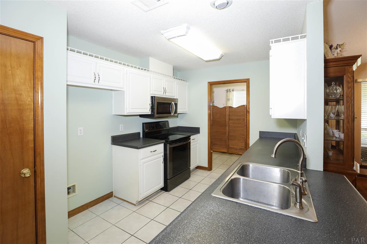 340 Daylily Road Cantonment, FL 32533 - Photo 8 of 41