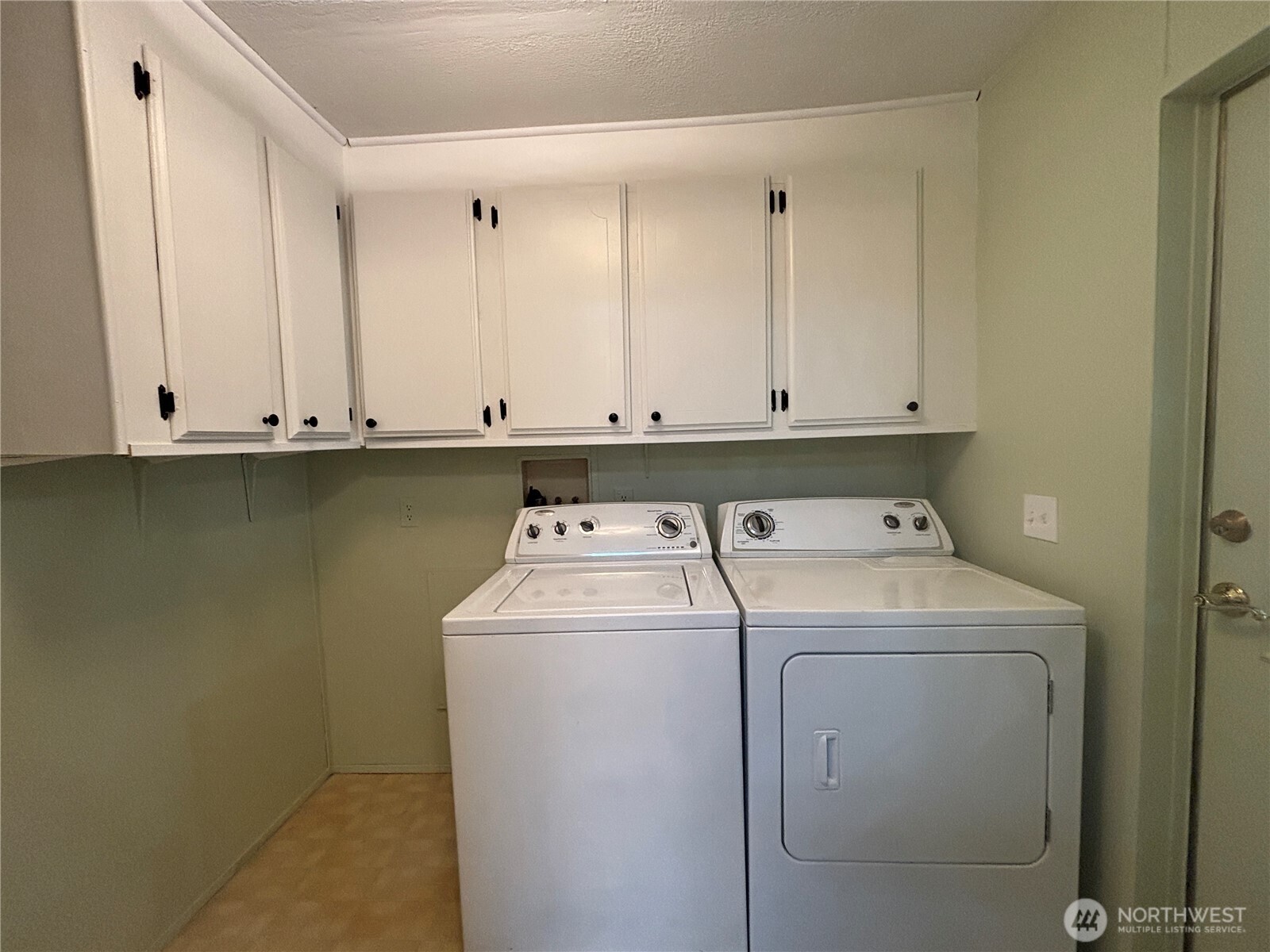 930 Trosper Road Southwest, Unit 130 Tumwater, WA 98512 - Photo 10 of 14 a utility room with dryer and washer