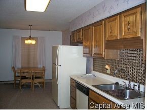 813 Rickard Road Springfield, IL 62704 - Photo 3 of 12