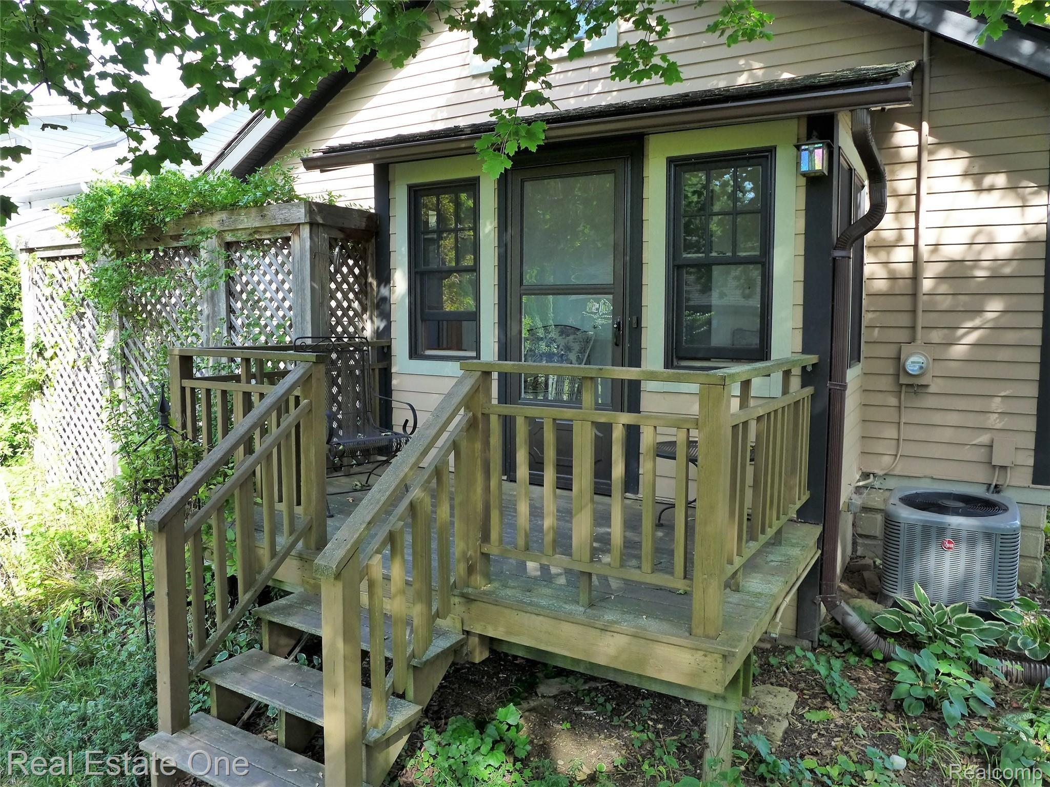 624 Parkdale Avenue Rochester, MI 48307 - Photo 60 of 74 Entry Porch