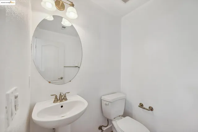 $610,000 | 6100 Old Quarry Loop, Oakland, CA 94605