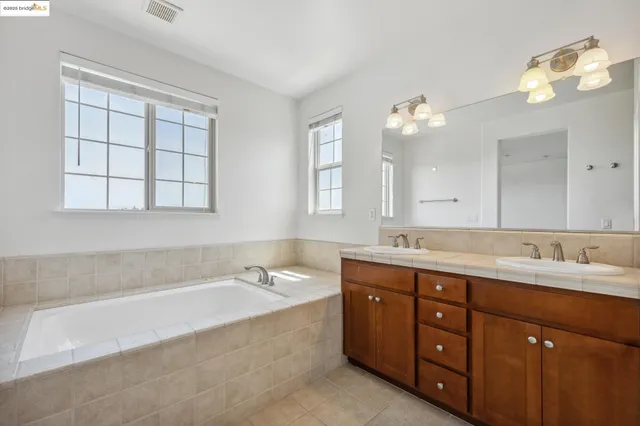 $610,000 | 6100 Old Quarry Loop, Oakland, CA 94605