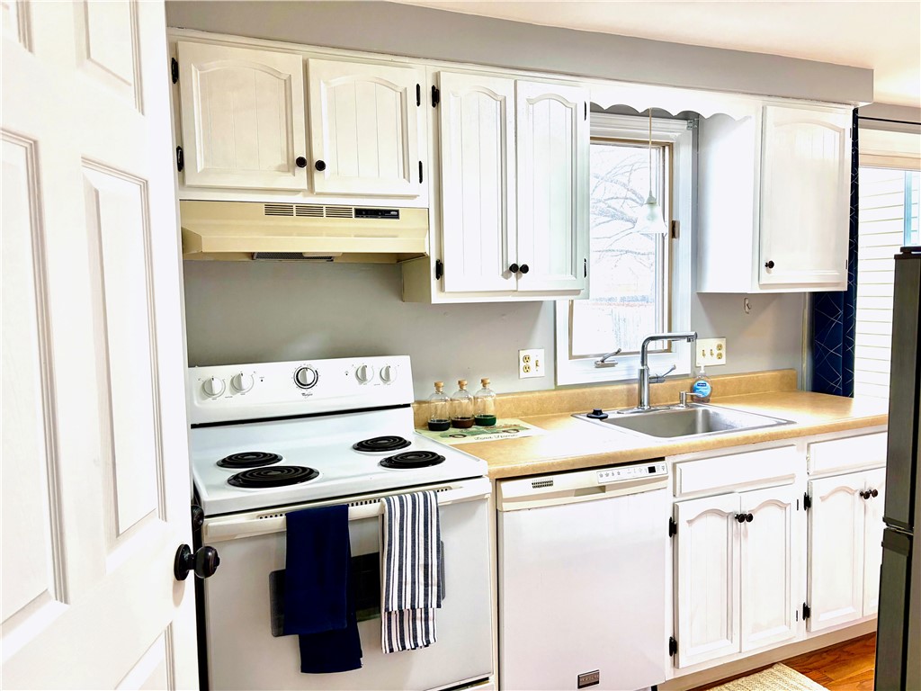 424 Upper Valley Road Gates, NY 14624 - Photo 12 of 41