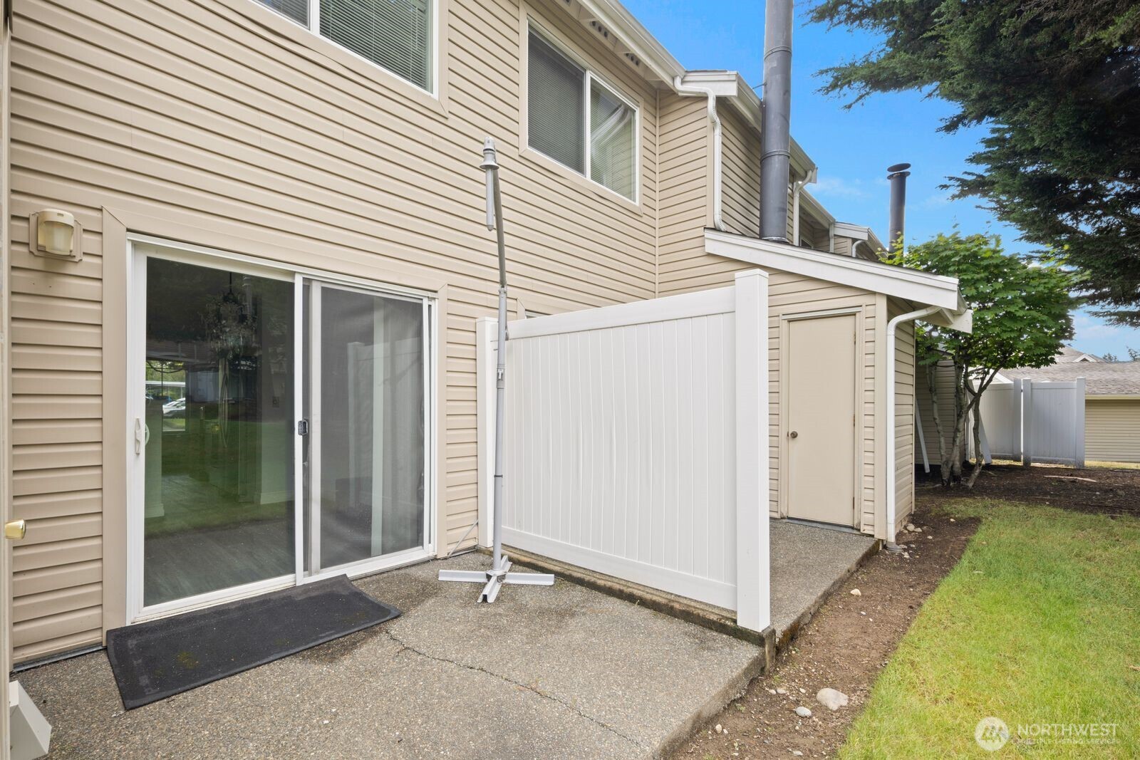 2100 South 336th Street, Unit G3 Federal Way, WA 98003 - Photo 24 of 27 a view of a house with backyard