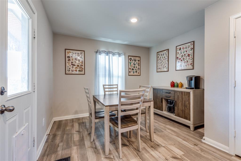 201 Cattlemans Crk Road Newark, TX 76071 - Photo 11 of 25 a workspace with furniture and window