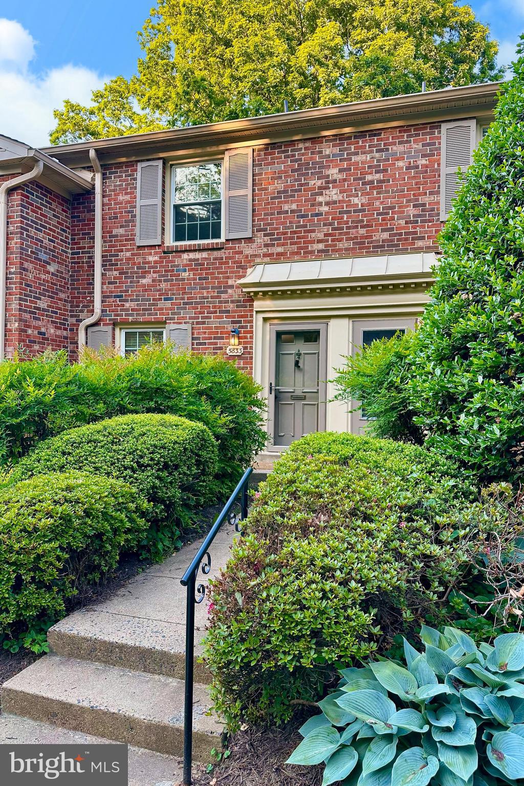 5833 Royal Ridge Drive, Unit 943 Springfield, VA 22152 - Photo 2 of 45 front view of a house with a yard