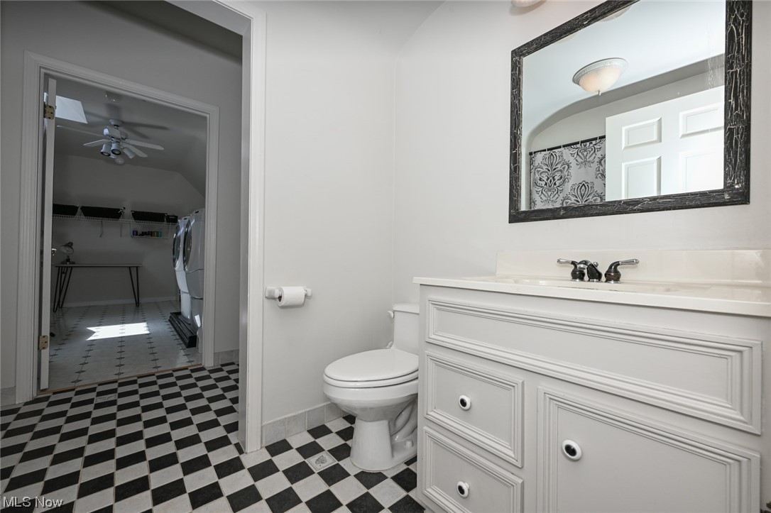 300 Simon Road Hudson, OH 44236 - Photo 21 of 35 Guest Bath with Dual Vanity