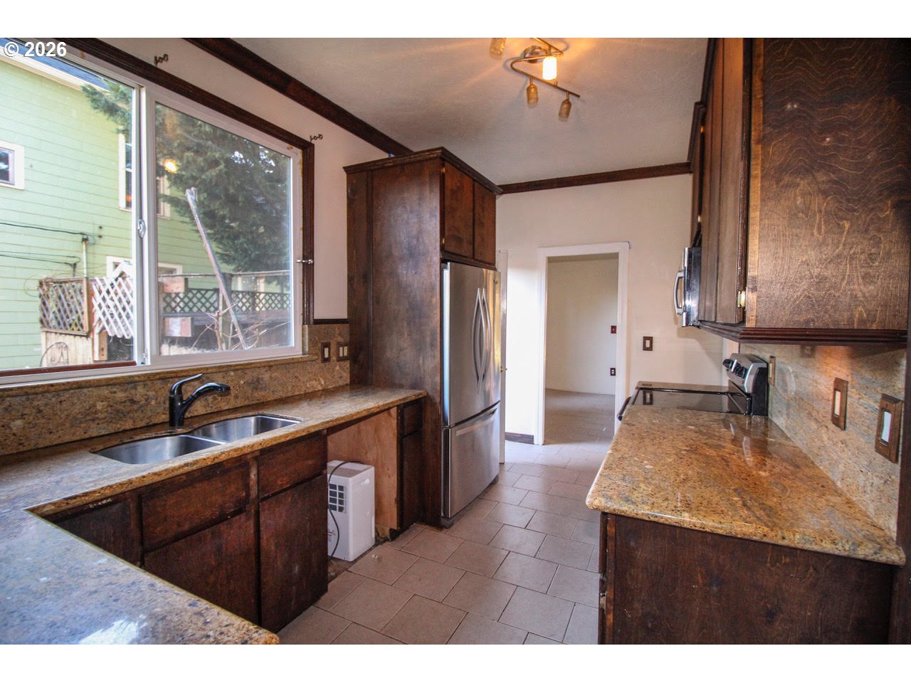 6113 Southeast 89th Avenue Portland, OR 97266 - Photo 5 of 32