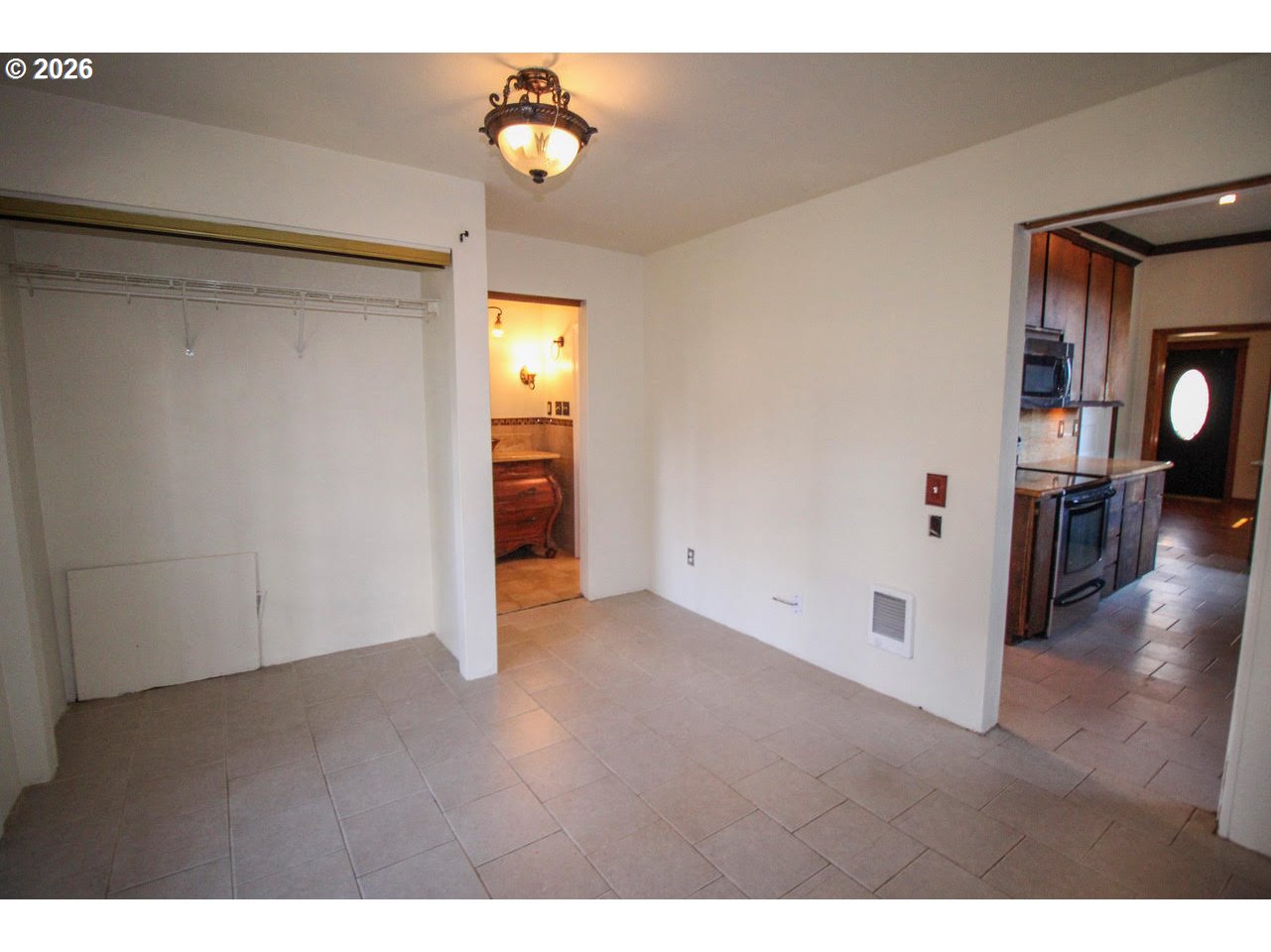 6113 Southeast 89th Avenue Portland, OR 97266 - Photo 8 of 32