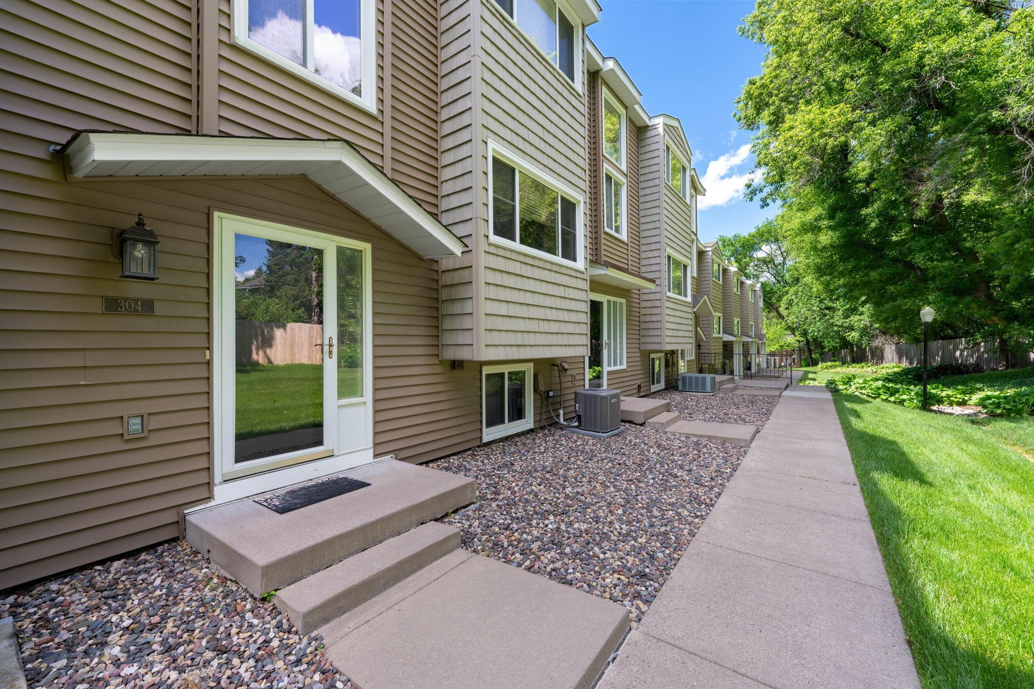 304 Pondridge Circle Wayzata, MN 55391 - Photo 1 of 30