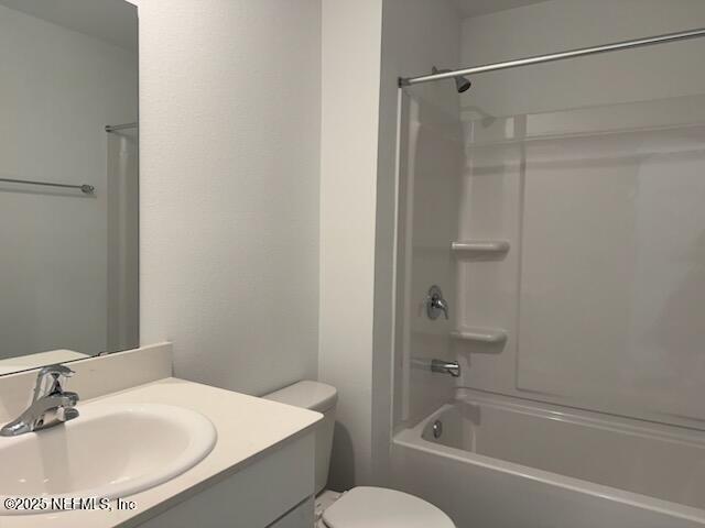 33 Summer Moon Drive St. Augustine, FL 32095 - Photo 9 of 41 a bathroom with a sink and a mirror