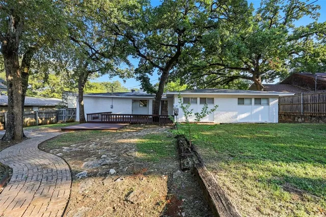 $349,900 | 1310 West Cedar Street, Arlington, TX 76012