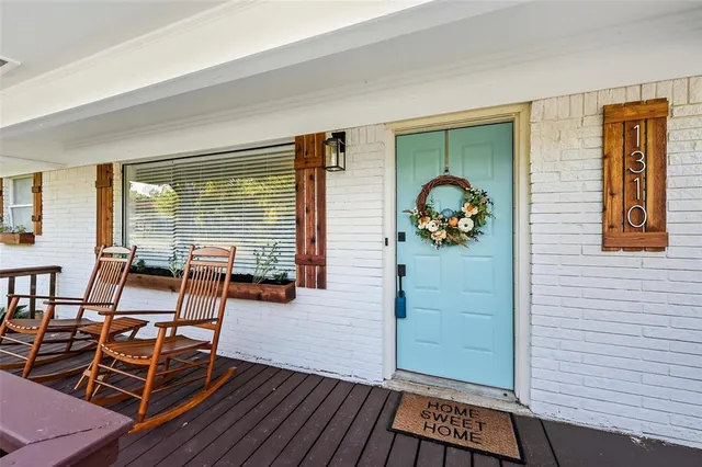 $349,900 | 1310 West Cedar Street, Arlington, TX 76012