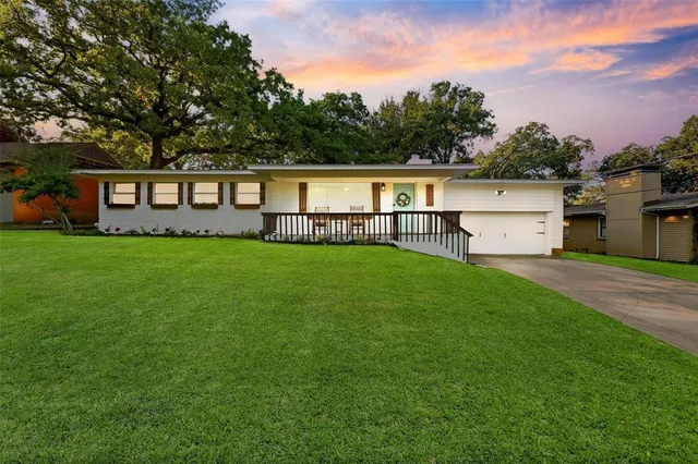 $349,900 | 1310 West Cedar Street, Arlington, TX 76012