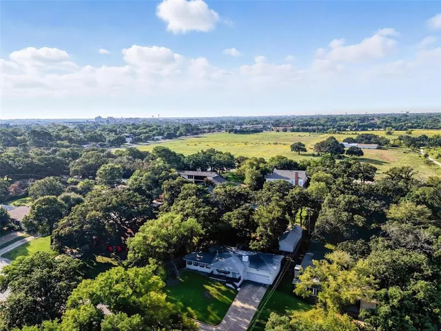 $349,900 | 1310 West Cedar Street, Arlington, TX 76012