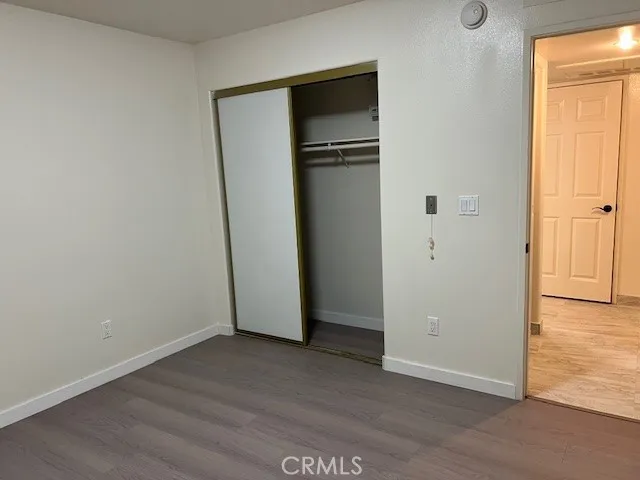 an empty room with closet and a window